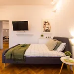 Apartment Spacious Penthouse With Terrace And City-view *