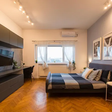 Spacious Penthouse With Terrace And City-view 부쿠레슈티