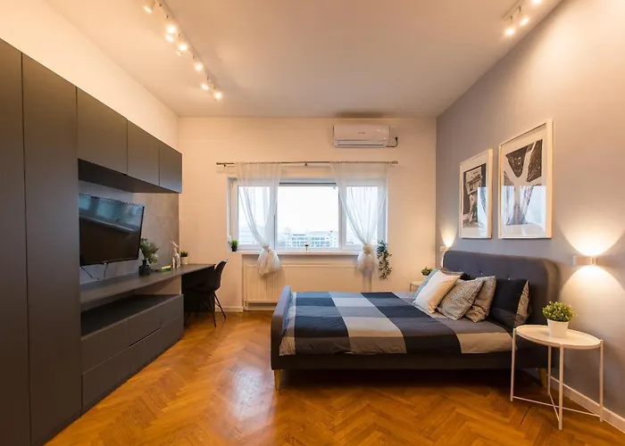 Spacious Penthouse With Terrace And City-view 부쿠레슈티