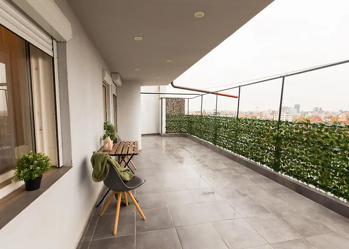 Spacious Penthouse With Terrace And City-view 아파트