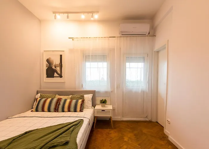 Spacious Penthouse With Terrace And City-view 부쿠레슈티