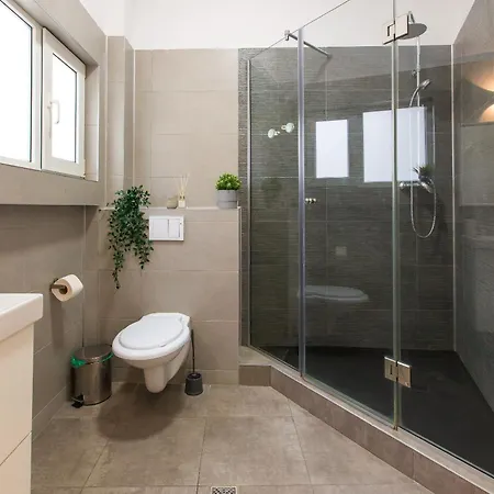 Spacious Penthouse With Terrace And City-view