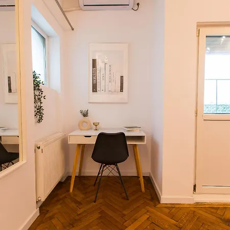 Spacious Penthouse With Terrace And City-view * Bucureşti