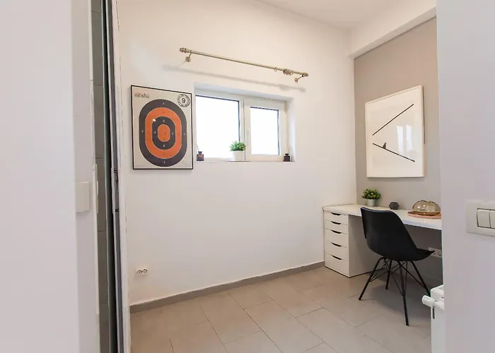 Spacious Penthouse With Terrace And City-view