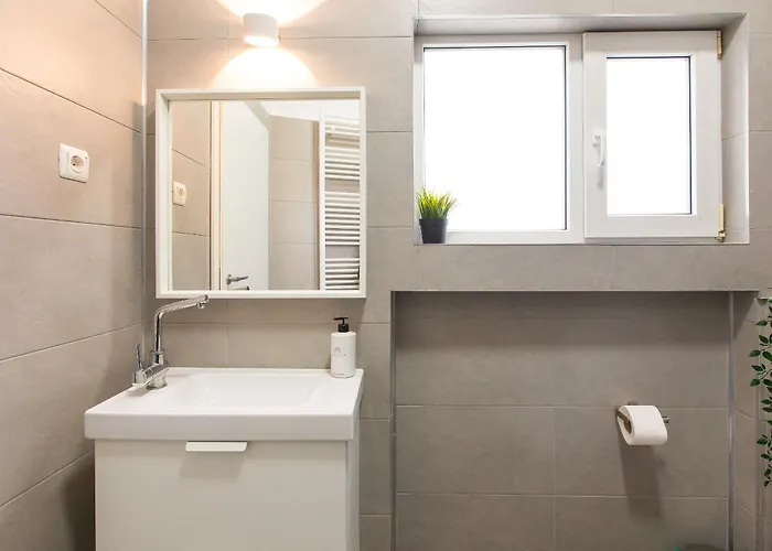 Spacious Penthouse With Terrace And City-view *