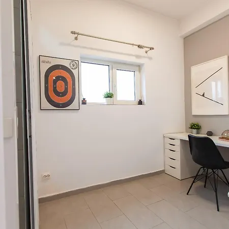 Spacious Penthouse With Terrace And City-view