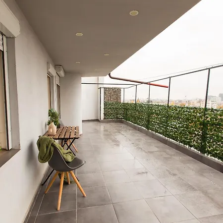 Spacious Penthouse With Terrace And City-view Apartman