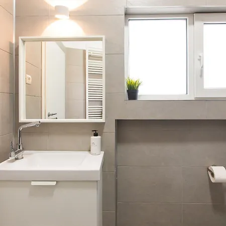 Spacious Penthouse With Terrace And City-view *