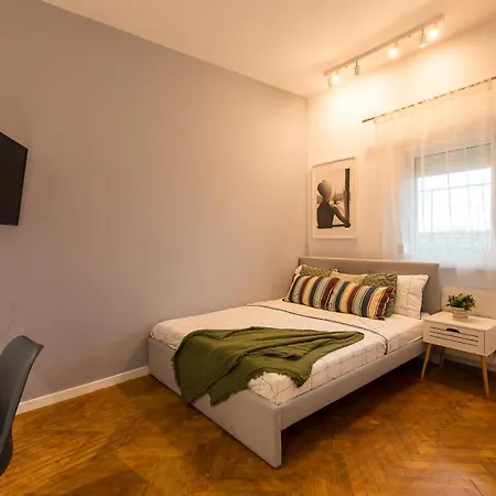 Spacious Penthouse With Terrace And City-view * Bükreş