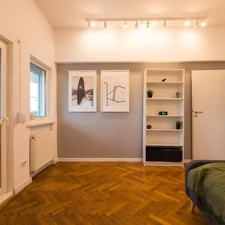 Spacious Penthouse With Terrace And City-view Daire Bükreş